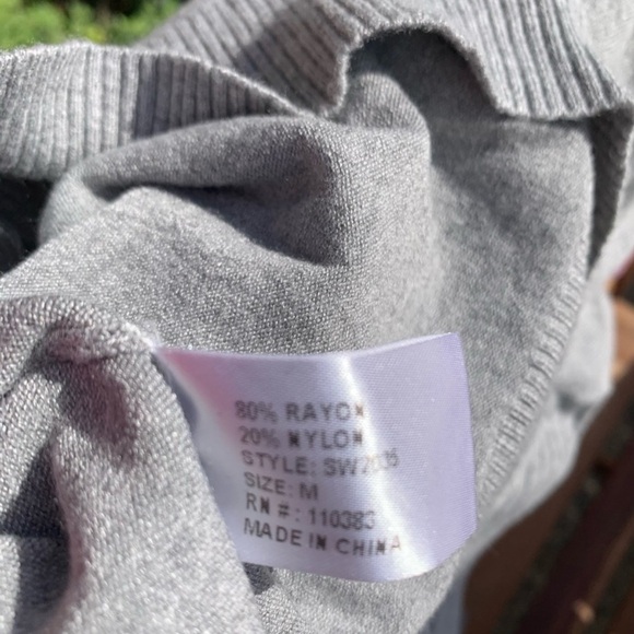 YOKI Gray Ruched Sleeve Turtleneck Sweater, M - Picture 7 of 7